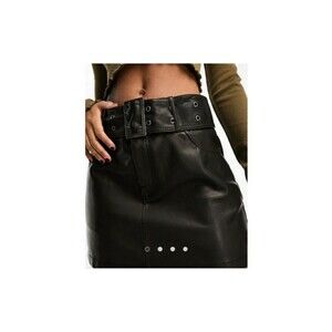 Stradivarius Brown belted faux leather mini skirt
Sz 6
Great Condition!